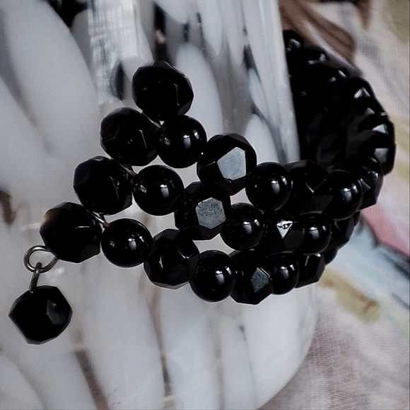 Jet Black Glass 3 Rows Triple Strand Memory Wire Smaller Vintage Ebony  Bracelet - Picture 6 of 10